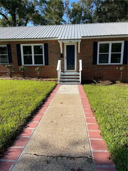 218 Court ST, Chickasaw, AL 36611