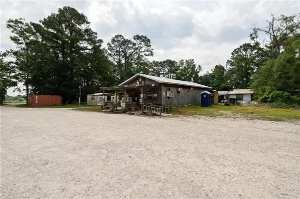 Theodore, AL 36582,7554 Deer River RD