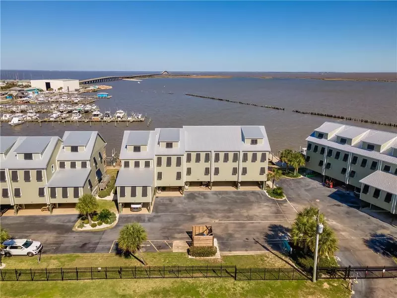 906 Delchamps AVE #2A, Dauphin Island, AL 36528