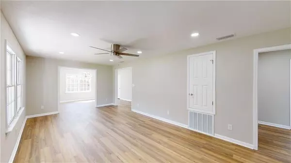 Mobile, AL 36606,908 Shady Brook DR