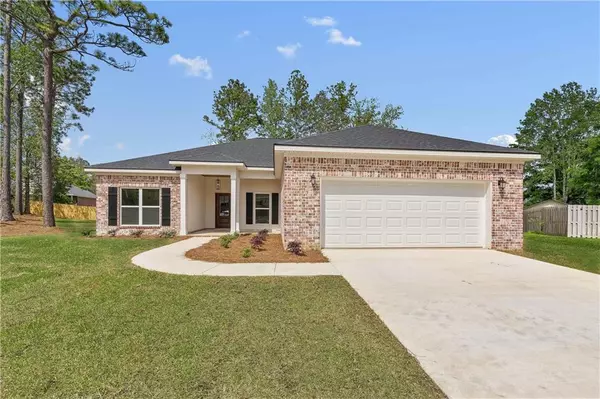 8 Sonrisa CT, Saraland, AL 36571