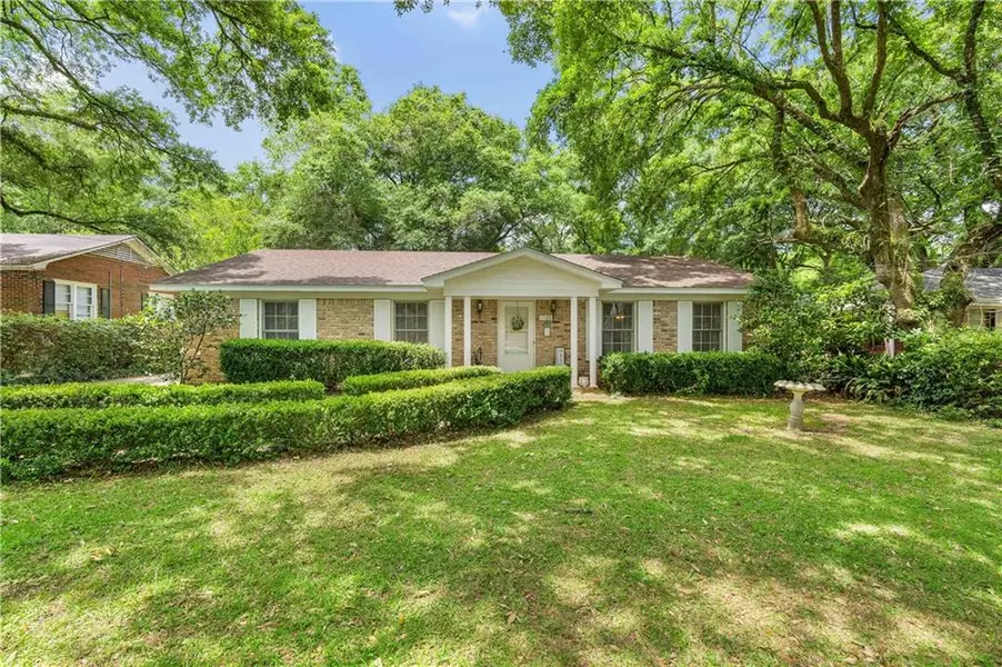 1705 Colonial Oaks DR, Mobile, AL 36618