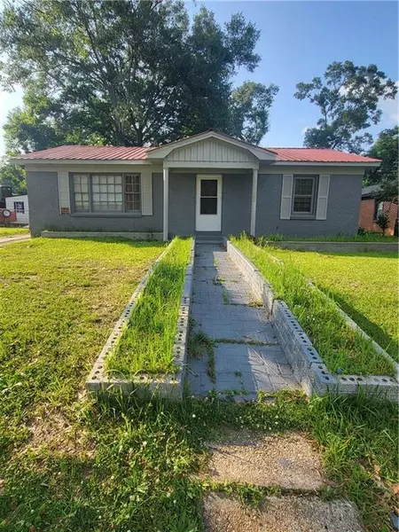 2306 Roberta DR, Mobile, AL 36617
