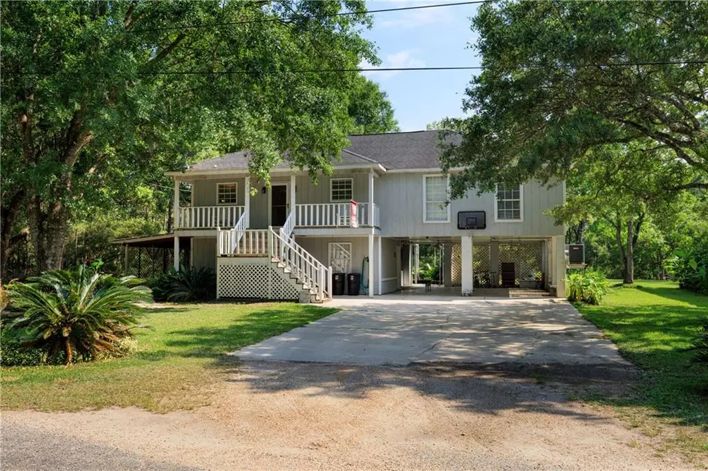 Bayou La Batre, AL 36509,8411 Bayou DR