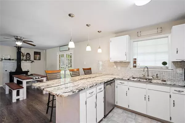 Mobile, AL 36618,3327 Meadow LN