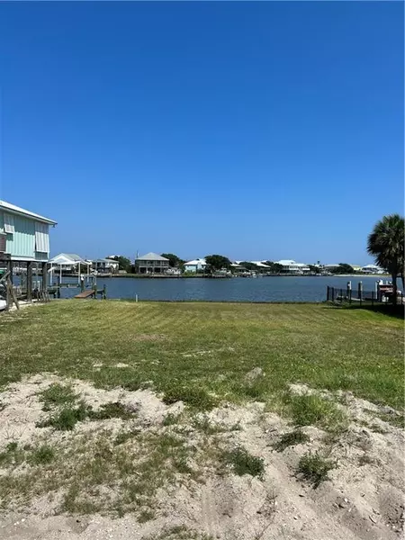 328 Port Royal ST, Dauphin Island, AL 36528