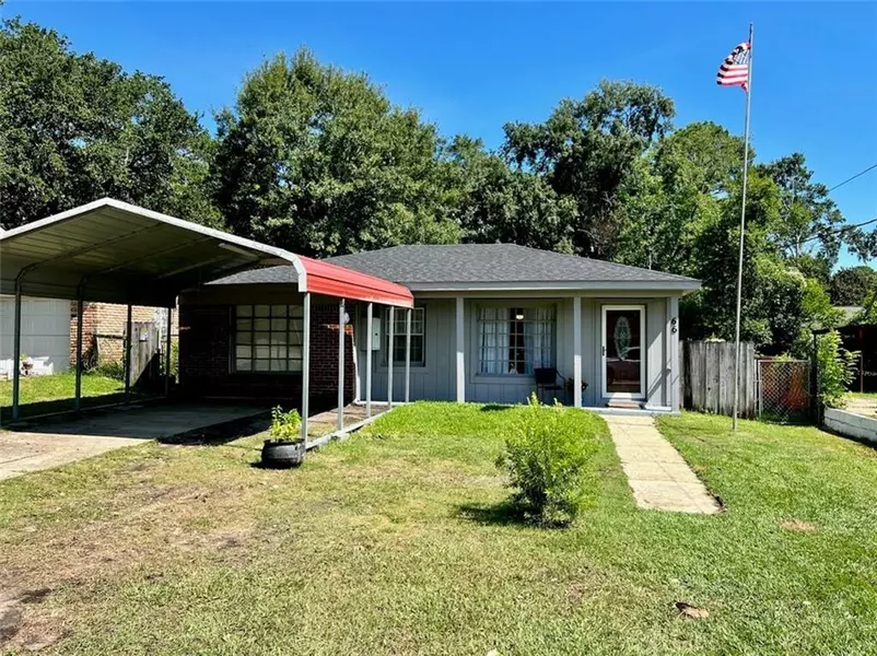 66 Grant ST W, Chickasaw, AL 36611