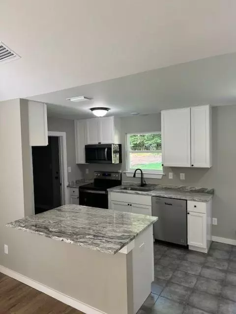 Mobile, AL 36618,1589 Phillips LN