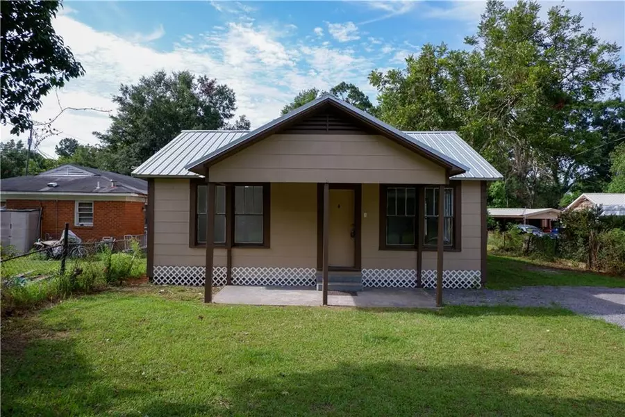 303 9th AVE, Chickasaw, AL 36611