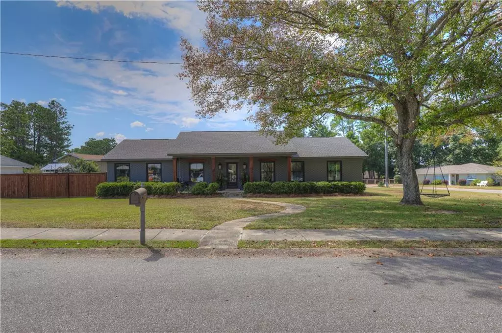 Fairhope, AL 36532,550 Jan DR