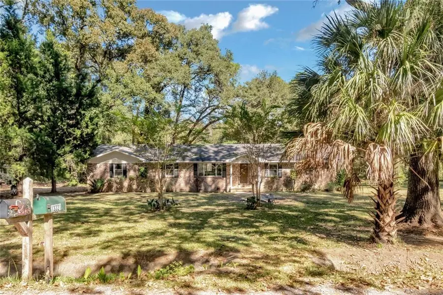 13200 Holly CT, Grand Bay, AL 36541