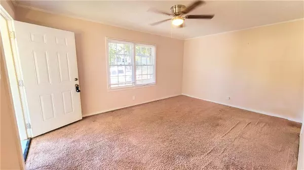 Mobile, AL 36606,212 Pinehill DR