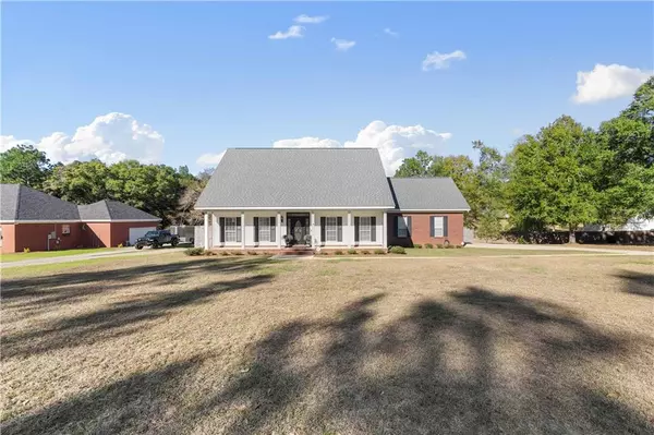 2425 Roseland DR, Semmes, AL 36575