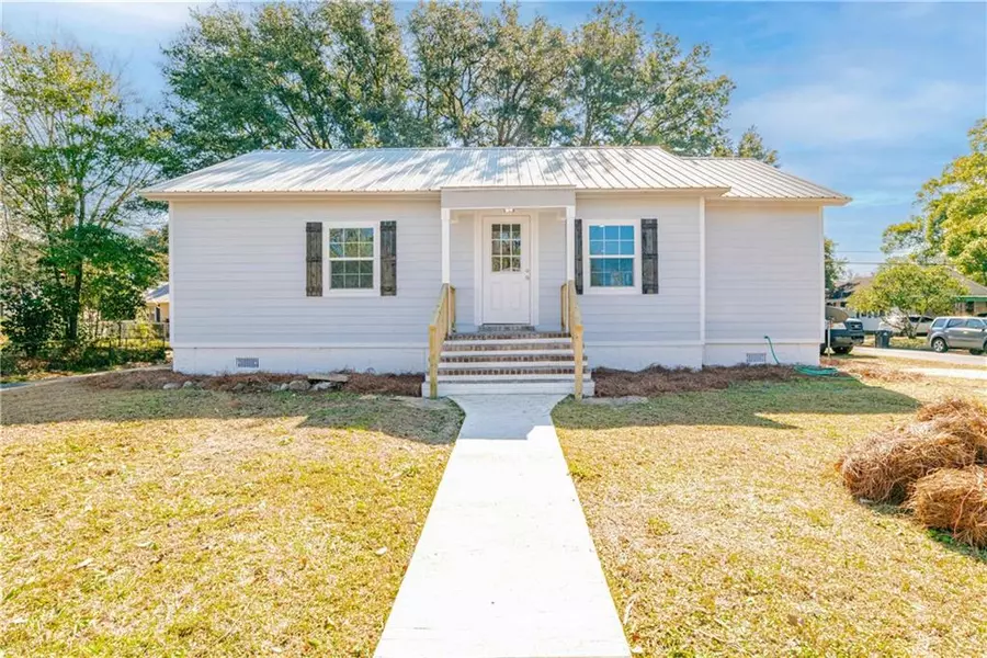 300 2nd ST, Chickasaw, AL 36611