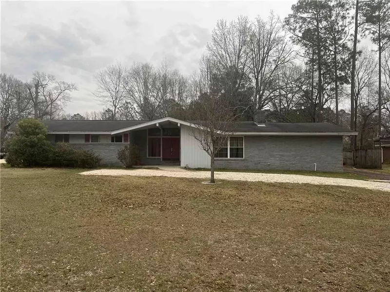 111 Dogwood PL, Atmore, AL 36502