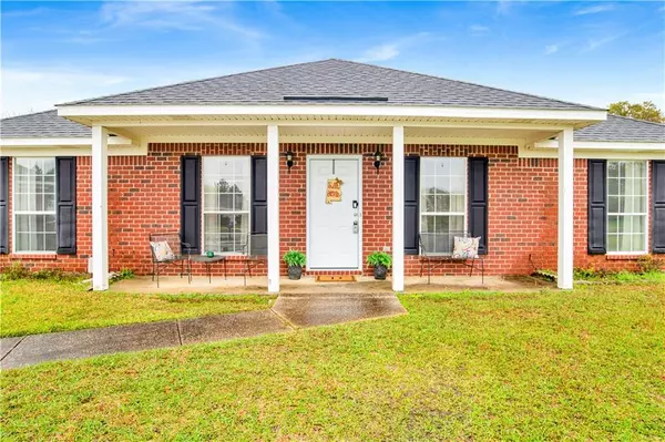 8353 Oak Pointe CT, Mobile, AL 36695