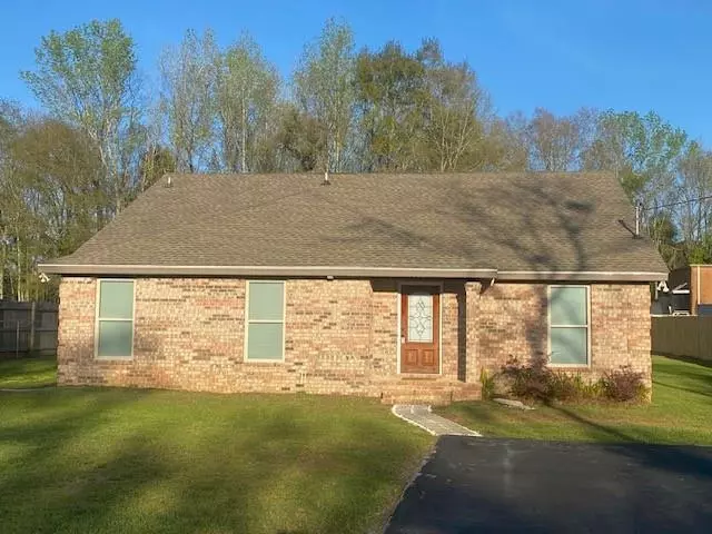 8867 Mcdonald RD, Irvington, AL 36544