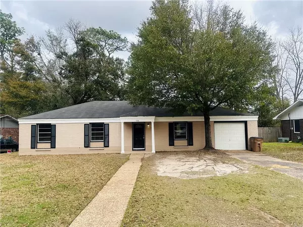 1018 St Moritz DR W, Mobile, AL 36608