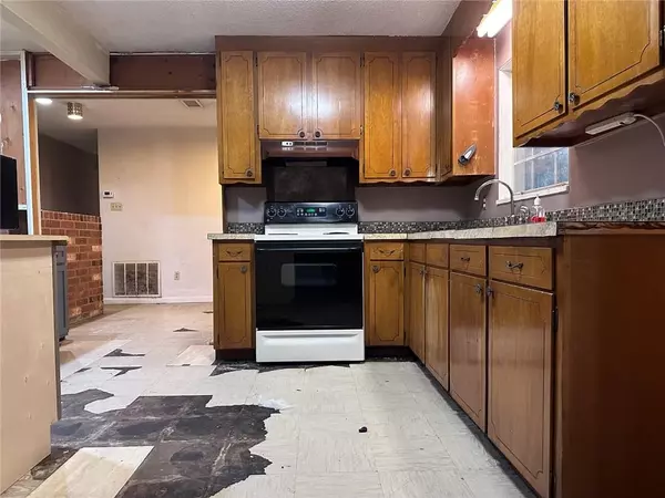 Mobile, AL 36693,2500 Woodland RD