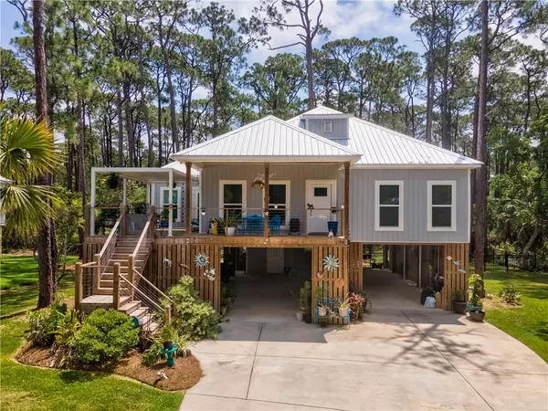 108 Beauregard ST, Dauphin Island, AL 36528