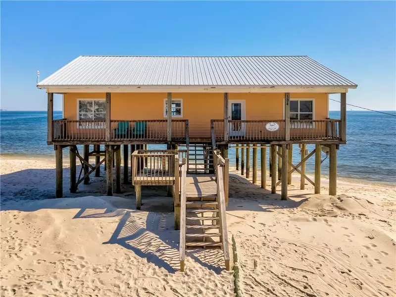 104 Vargas CT, Dauphin Island, AL 36528