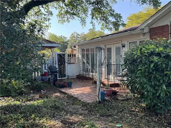 Mobile, AL 36609,5721 Long Meadow RD