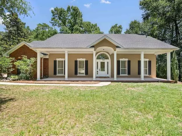 Axis, AL 36505,1104 Timber Creek CT