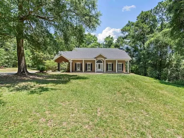 Axis, AL 36505,1104 Timber Creek CT