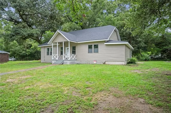 1633 Phillips LN, Mobile, AL 36618