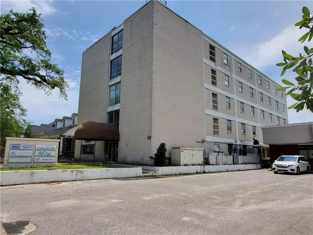 Mobile, AL 36604,1509 Government ST #202