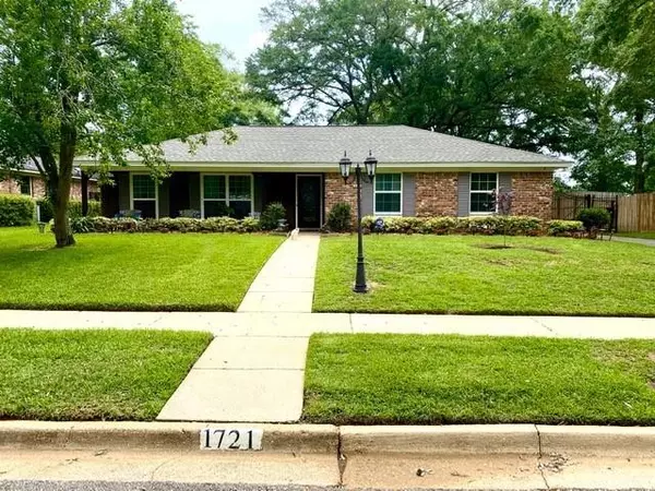 1721 Arlington CT, Mobile, AL 36609