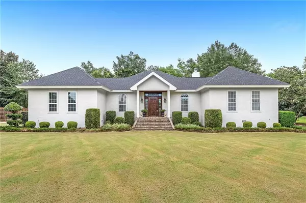 9677 Gayfer RD, Fairhope, AL 36532