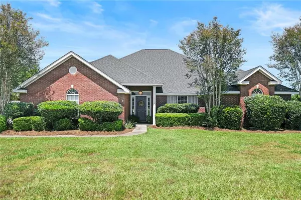 215 Royal LN, Fairhope, AL 36532