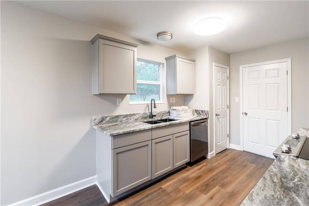 Theodore, AL 36582,5557 Gibson RD