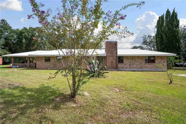 24151 Hawk LN, Robertsdale, AL 36567