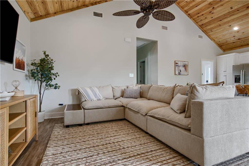 Dauphin Island, AL 36528,1221 Chaumont ST