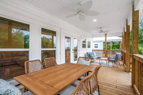 Dauphin Island, AL 36528,1221 Chaumont ST