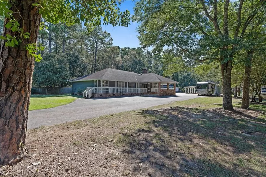 8035 Davenport ST E, Bayou La Batre, AL 36509