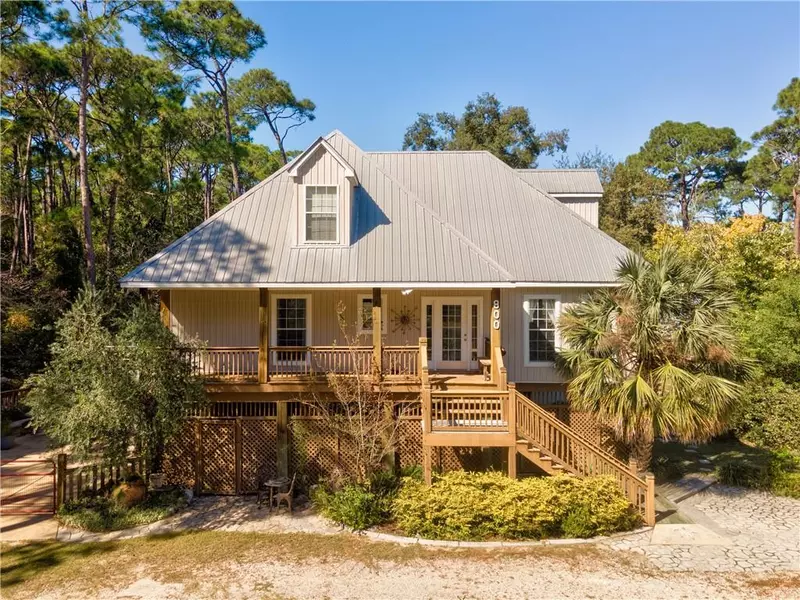 800 Itasca PL, Dauphin Island, AL 36528