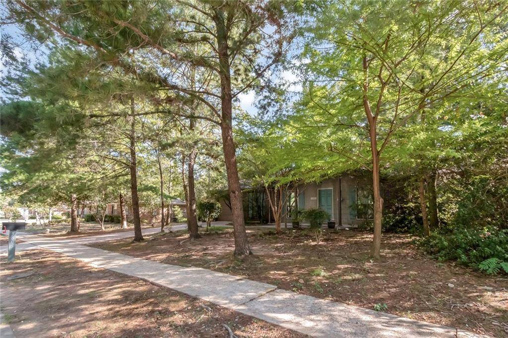 Mobile, AL 36609,5805 Long Meadow RD