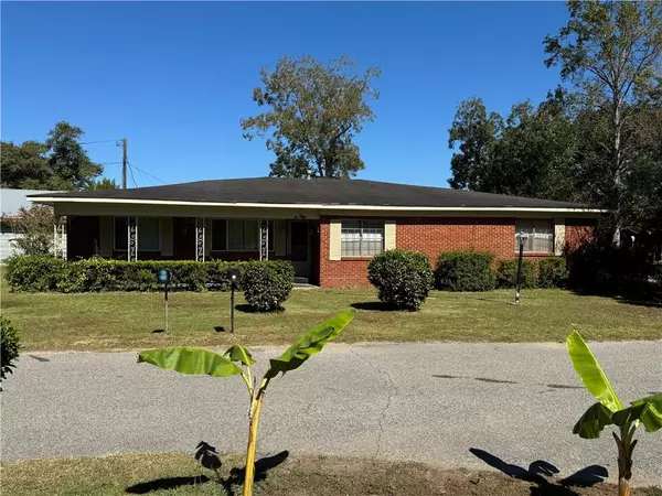 53 Oakdale AVE, Satsuma, AL 36572