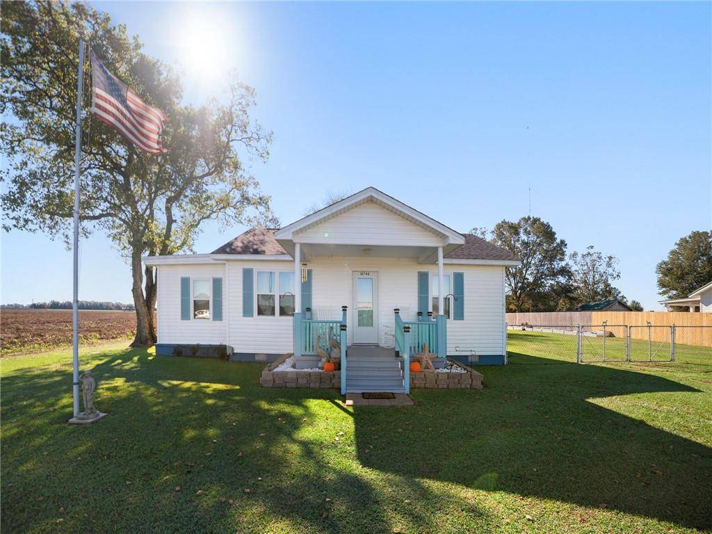 18744 Fairground RD, Robertsdale, AL 36567