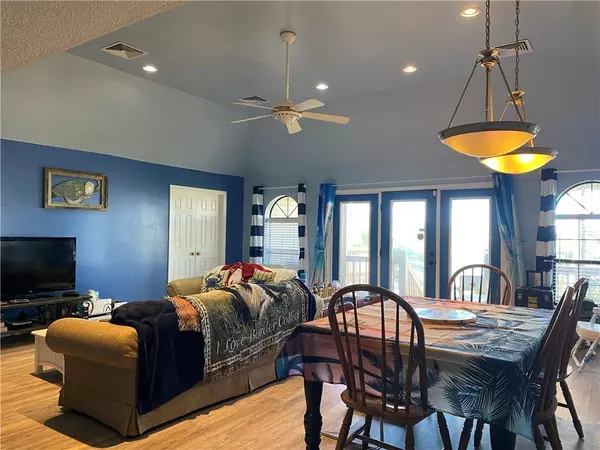 Dauphin Island, AL 36528,829 Desoto DR