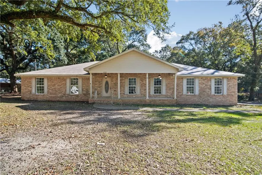 13271 Center AVE, Bayou La Batre, AL 36509