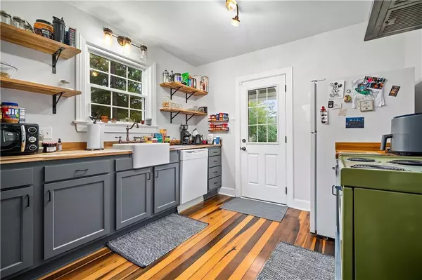 Mobile, AL 36618,4715 Oxford DR