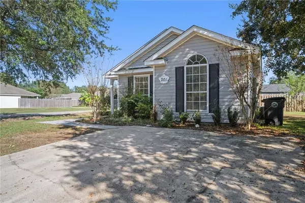 201 Southchase CT, Fairhope, AL 36532