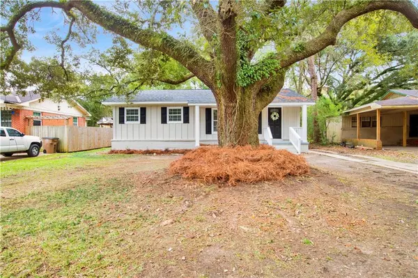 Mobile, AL 36606,665 Pinehill DR
