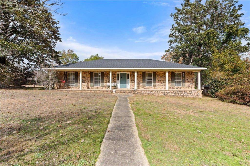 163 Country Club DR, Daphne, AL 36526