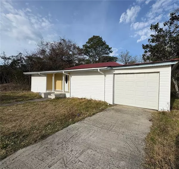 Bayou La Batre, AL 36509,13870 Railroad ST