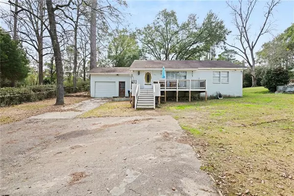 305 Alpine ST, Chickasaw, AL 36611